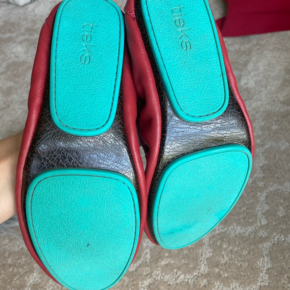 Nearly New Cardinal Red Tieks